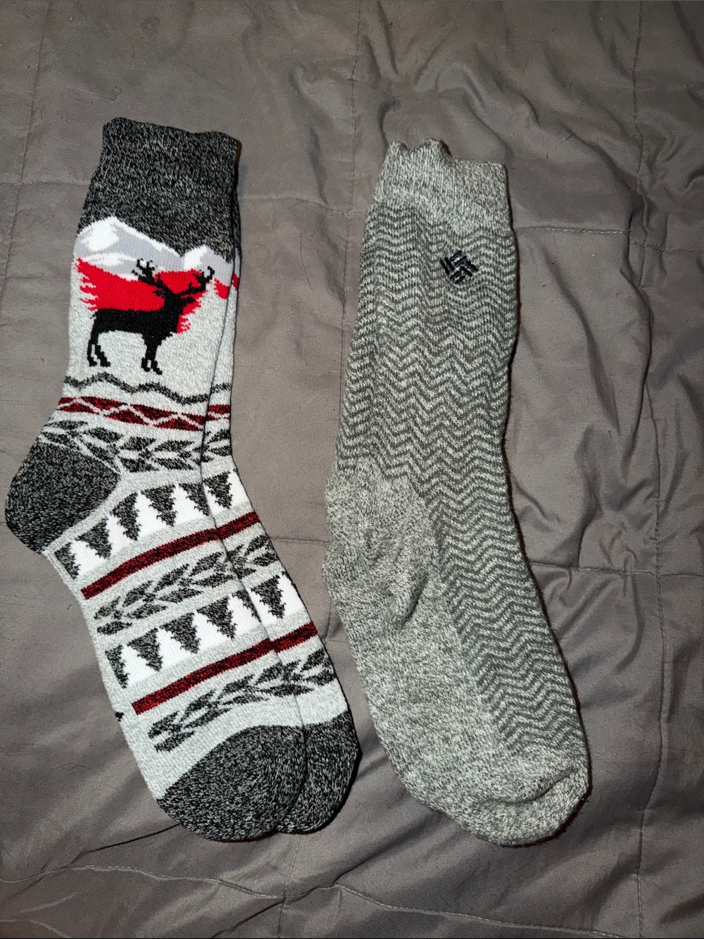 Cozy Gray & Red Patterned Men's Crew Socks - Pack